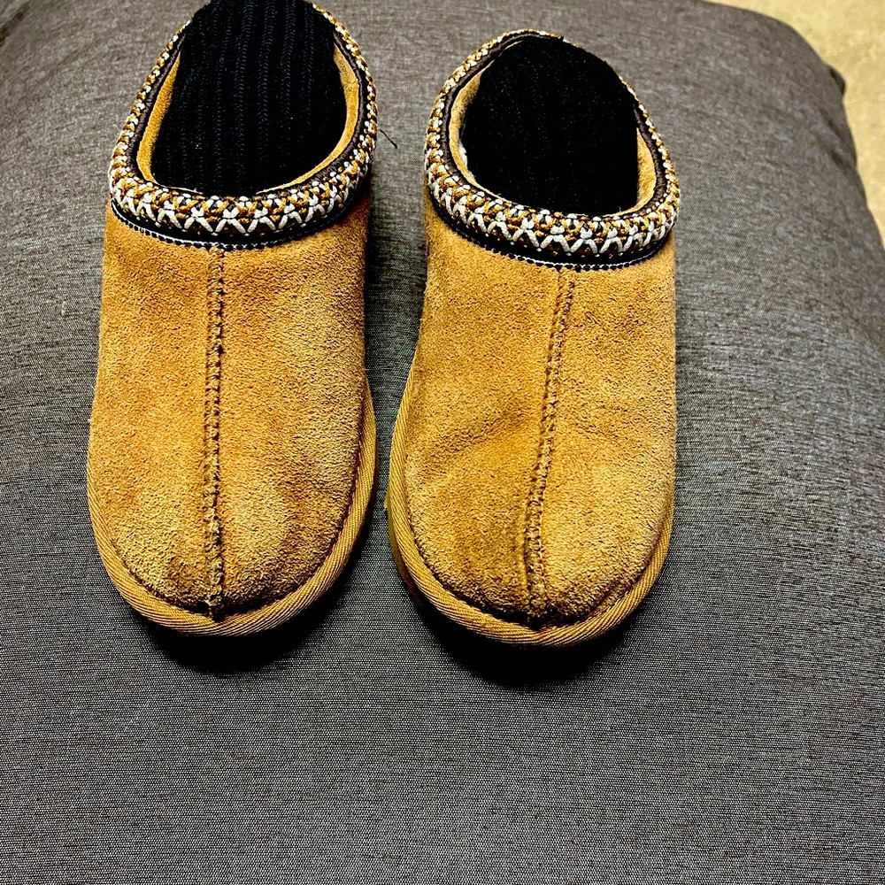 Kids Tasman Uggs (Tan) in good used condition..